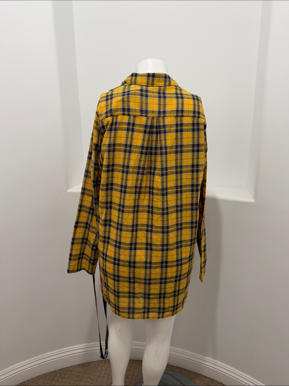 PrettyLittleThing Yellow & Black Plaid Long Sleeve Shirt Dress - Picture 4 of 5